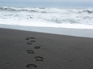 Fußabdrücke am Strand