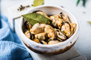 Mussels, molluscs, seaweed, sea plants, mussel meat, healthy food, seafood, gourmet food, Mediterranean cuisine, delicious dish