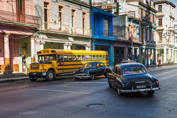 Fototapeta na wymiar Old vehicles in Centro Havana