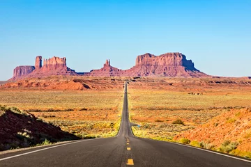 Foto op Canvas Schilderachtige weg die leidt naar Monument Valley © Martina