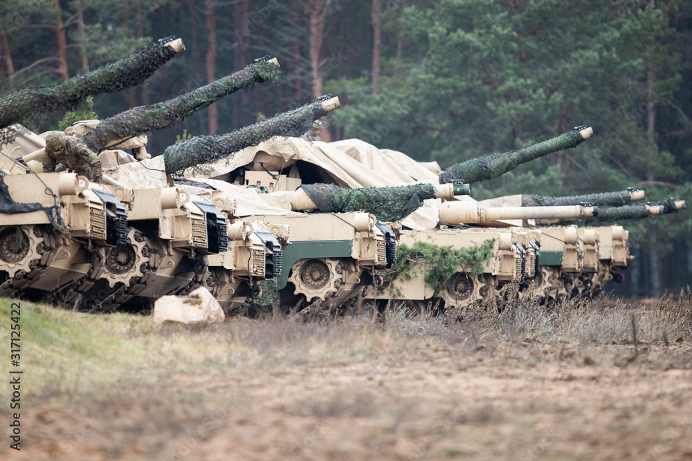 Wall mural u.s. marines m1a1 abrams main battle tank in action