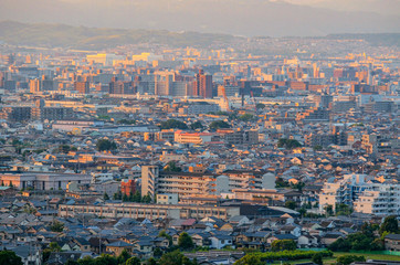 早朝の京都の都市風景