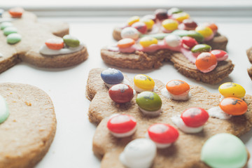 Obraz na płótnie Canvas Handmade different shaped tasty cookies on a white shelf