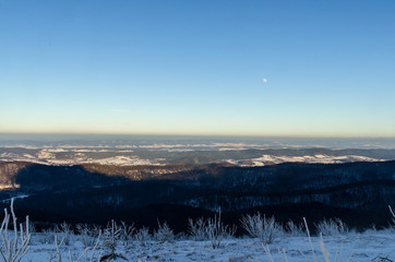 Z połoniny Dźwinackiej Bieszczady zima