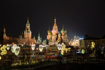 Fototapeta na wymiar st basils cathedral at night in moscow