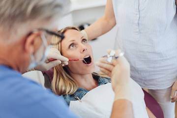 Obraz na płótnie Canvas Dentists administering anaesthetic to a patient