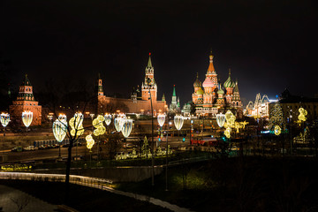 Fototapeta premium Katedra św. Bazylego nocą w moskwie