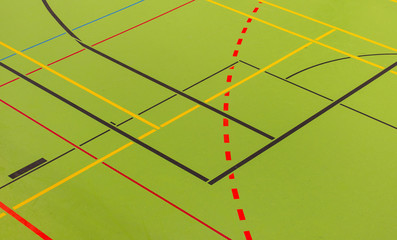 Hallenboden in einer Sporthalle mit diversen Linien