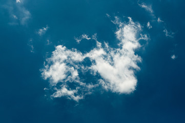 Fototapeta na wymiar blue sky with puffy white cloud