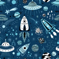 Tapeten Weltraum-Hintergrund für Kinder. Vektornahtloses Muster mit Cartoon-Raketen, Planeten, Sternen, Kometen und UFOs. © AllNikArt