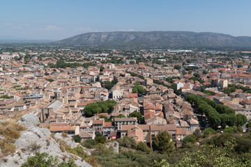 Fototapeta na wymiar Cavaillon town hill view in Provence france