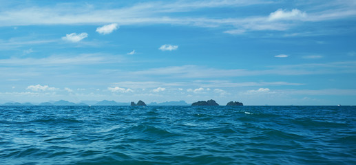 Fototapeta na wymiar Seascape of deep blue ocean and sky