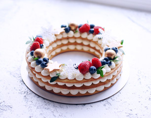 cake with strawberries