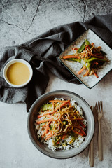 Rice dish with sugar snaps, carrots, mung bean sprouts and currysauce