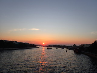 Naklejka premium 世界遺産の街ホイアンの夕日