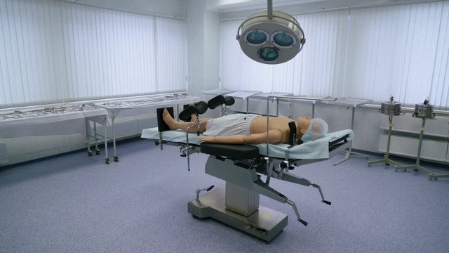 Medical clinic where dummies lie instead of patients