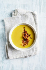 Cream of potato and leek soup with turmeric, topped with caramelized challots
