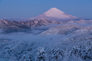 箱根大観山から雪景色の紅富士