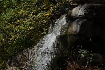 Fototapeta na wymiar waterfall in Sofievsky park in Uman