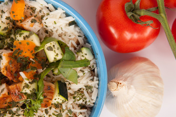 Salat mit Tomaten und Knoblauch