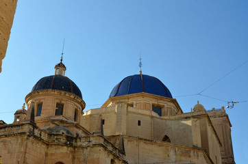 Fototapeta na wymiar Kuppeln der Basilica Santa Maria, Elche