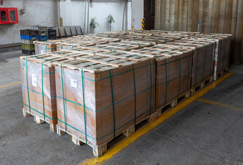 Pallet packing for export shipment