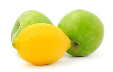 Fresh lemon fruit and apples.