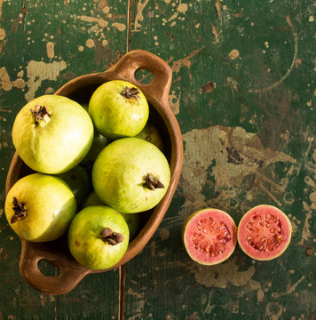 "Green Guava" Bilder – Durchsuchen 322 Archivfotos, Vektorgrafiken und ...