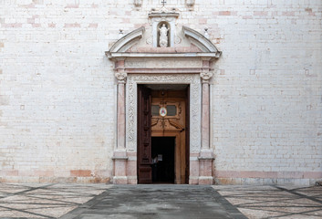 Fototapeta na wymiar The church of st. Maria Maggiore in the small village of Spello, Italy