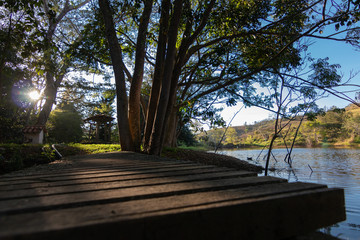 Lago ubicado en una de las fincas que queda en la Mesa de Los Santos en Santander (Colombia). La vegetación y el lago hacen del lugar algo sacado de otro lugar