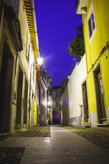 Obraz premium view on an ancient european narrow street at night