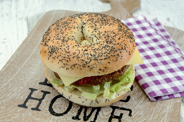 bagel burger au boeuf et fromage