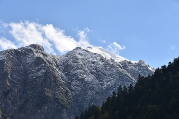Schnee im Gebirge