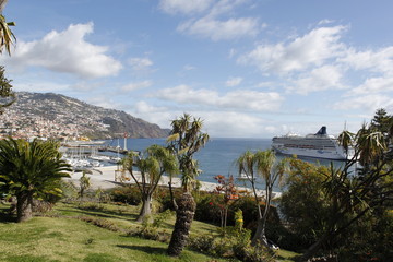 Fototapeta na wymiar view of the port with cruise ship in funchal at madeira island
