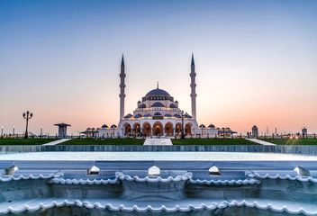 Fototapeta na wymiar Beautiful New Mosque in Sharjah