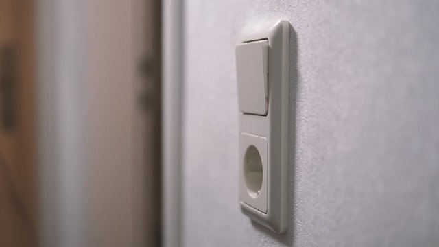 Lichtschalter wird bet&auml;tigt