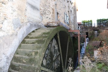 Moulin à eau dans le village de Ambronay - Département de l'Ain - Région Rhône Alpes - France