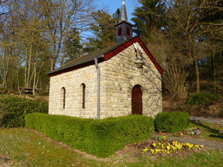 Kleine Kapelle mit Landschaft bei Palzem an der Obermosel