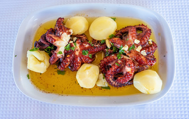 Grilled octopus with boiled potatoes 