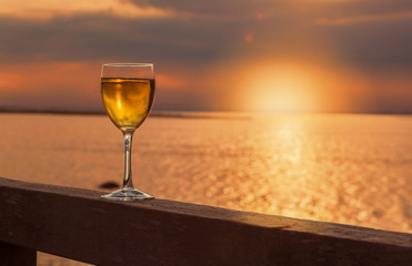 Kühles Getränk in der Abendsonne