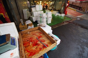 雑然とした魚市場