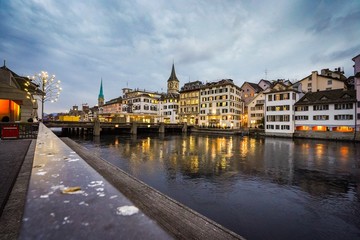 Fototapeta na wymiar The beautiful city of Zurich at night