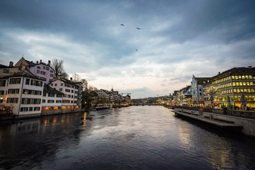 Obraz premium The beautiful city of Zurich at night