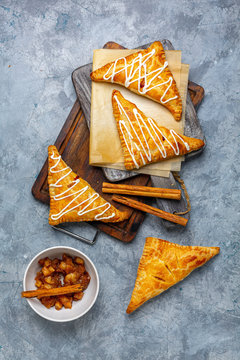 Delicious apple turnovers with cottage cheese cream.