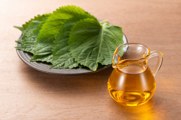 荏胡麻油とエゴマの葉