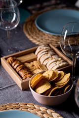 Naklejka premium Different bread slices toasts served on a dinner tableware