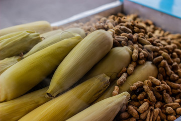 Obraz premium Indonesian traditional addict. boiled corn and beans.