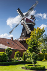 Windmühle Rhaude an der Niedersächsischen Mühlenstraße, Landkreis Leer, Ostfriesland,...