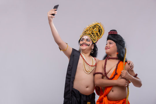 ram and ravan clicking selfie together