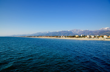 Fototapeta na wymiar Long Sand Beach and Mountain in Tuscany, Italy.